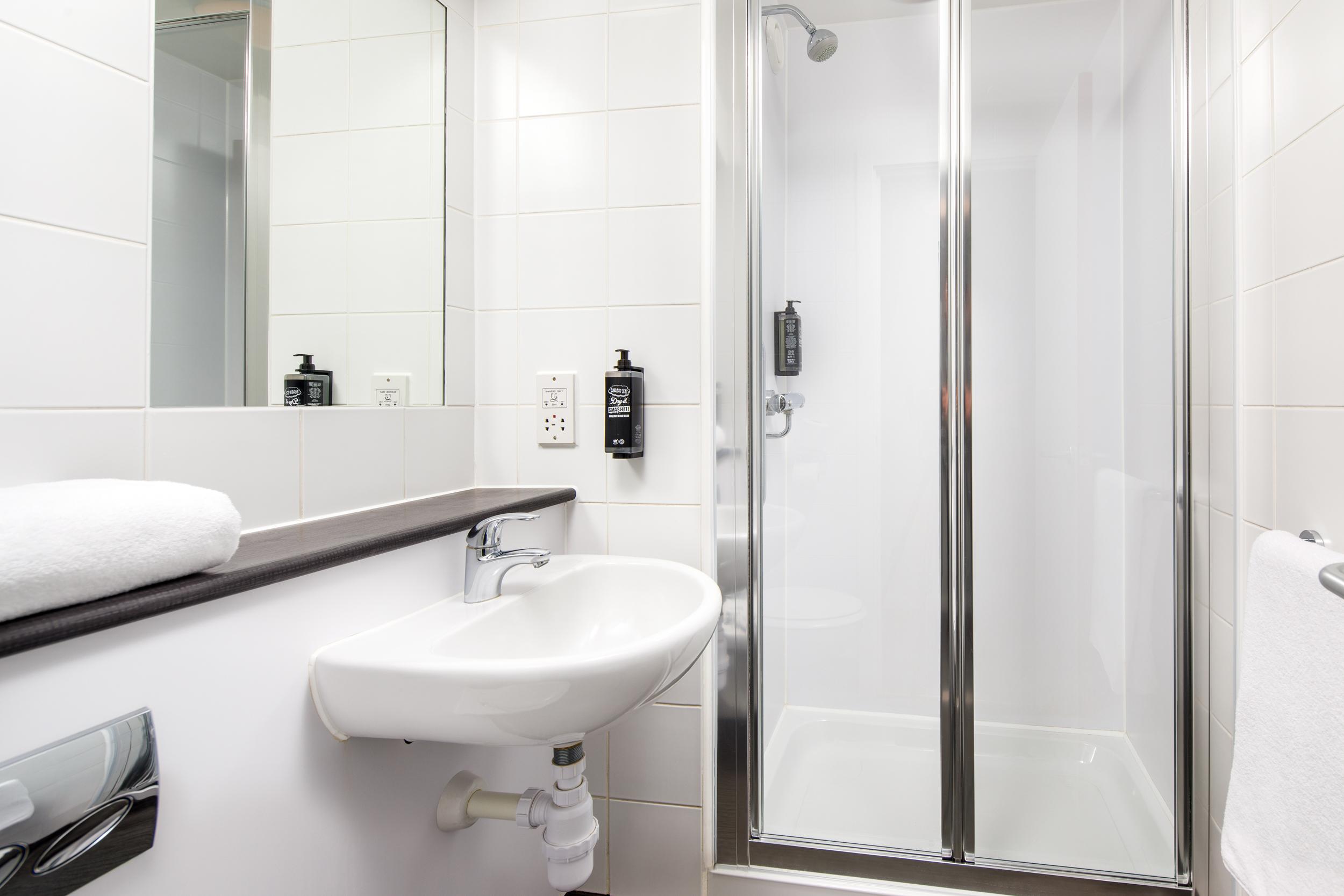 Ibis Budget London Heathrow Central Cranford Exterior photo