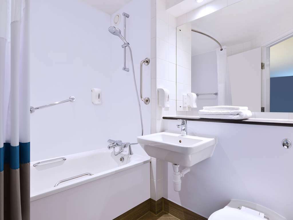 Ibis Budget London Heathrow Central Cranford Room photo