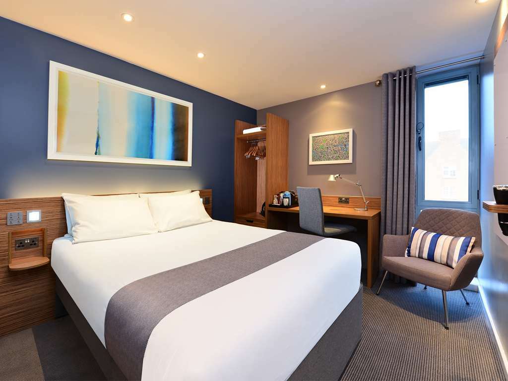 Ibis Budget London Heathrow Central Cranford Room photo