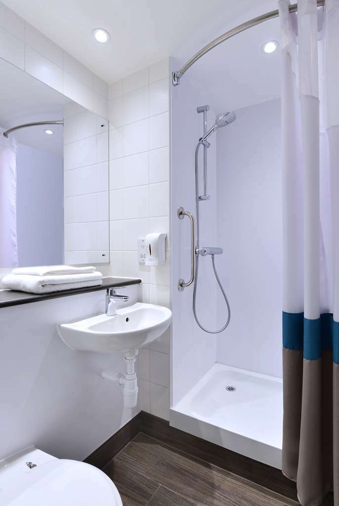 Ibis Budget London Heathrow Central Cranford Room photo