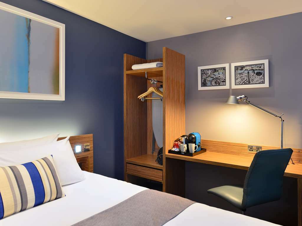 Ibis Budget London Heathrow Central Cranford Room photo