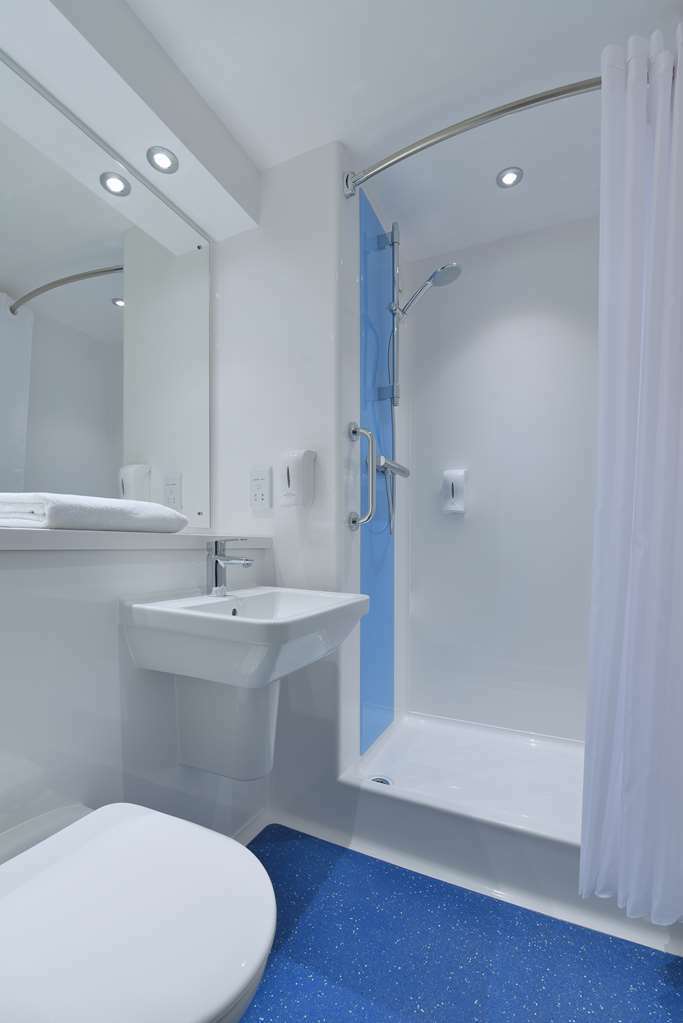 Ibis Budget London Heathrow Central Cranford Room photo